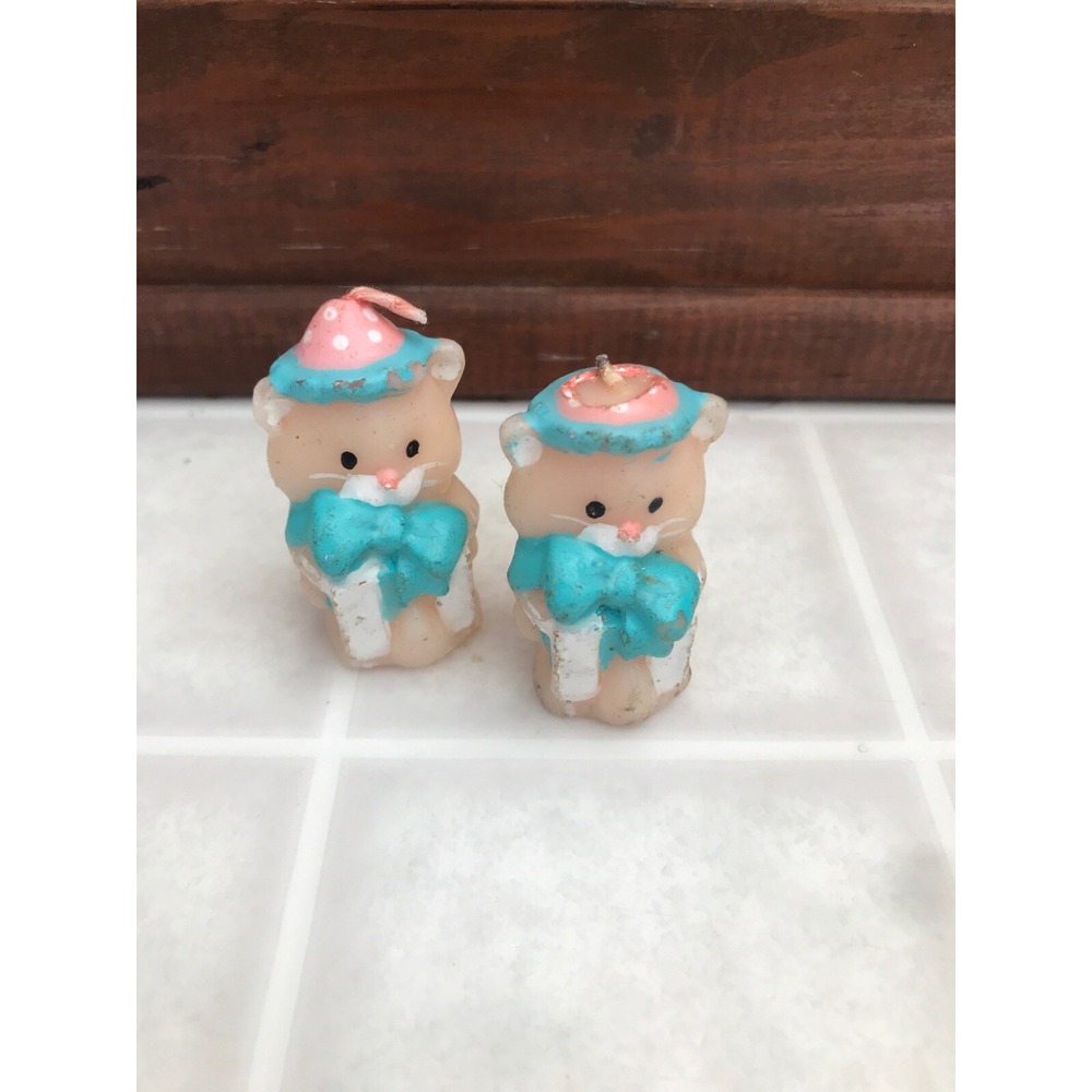 2" tall novelty candle Peach Kittens with turquoise bows holding gifts